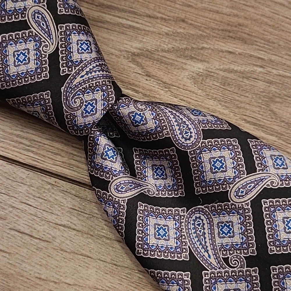 HART SCHAFFNER‎ MARX Metallic Black Silver Paisley Diamond Pattern Silk Tie NEW